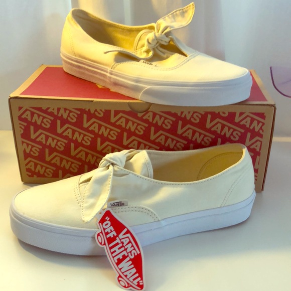 Vans Shoes - Vans - 9.5 - Canvas - ‘Marshmallow’ (cream)